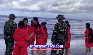 Sehari Usai Instruksi Presiden, TNI Bersama Pelajar Gotong Royong Bersihkan Sampah di Pantai Kuta Bali