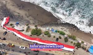 Bupati Sukabumi Asep Japar Pimpin Bentangan Merah Putih 300 Meter di Pantai Karanghawu, Wujud Syukur Kemerdekaan